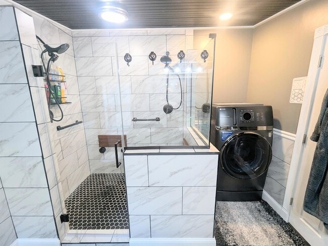 Building Photo - 43 Crestwood Dr