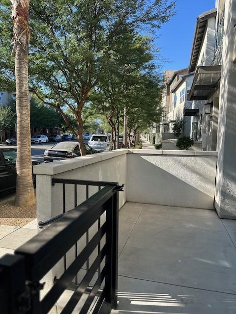 Front - 9424 Shade Pl