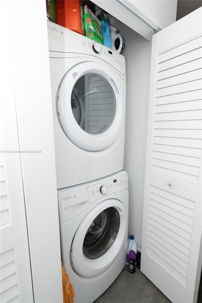 Building Photo - 151 SE 1st St