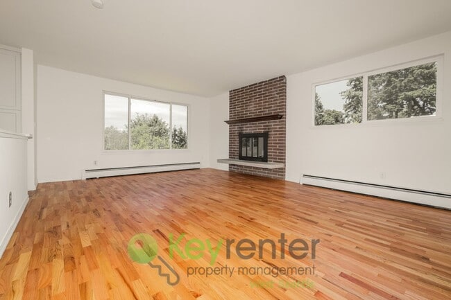 Building Photo - Versatile 5 Bedroom Retreat with Office and Outdoor Living in Burien