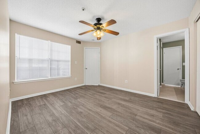 Building Photo - 14053 Vista Dr