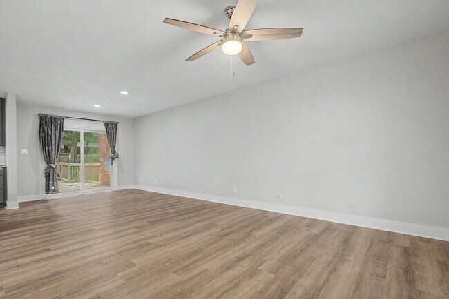 Building Photo - 1811 Devra Dr