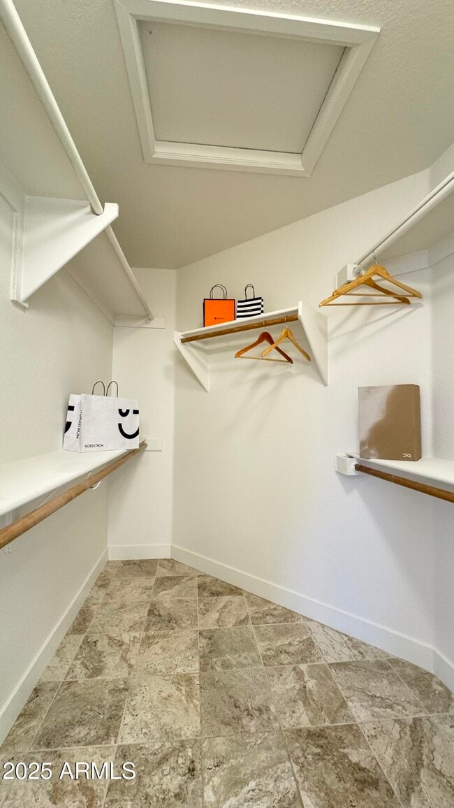 Building Photo - 4338 E Brookwood Ct