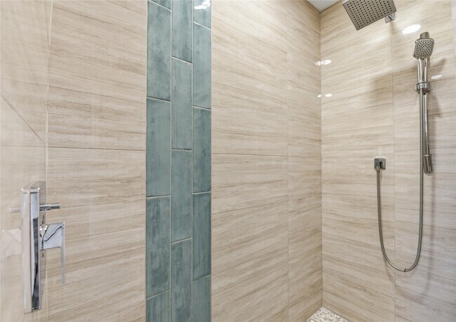 Building Photo - 2606 Parana Dr