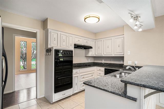 Building Photo - 802 Pebblebrook Dr