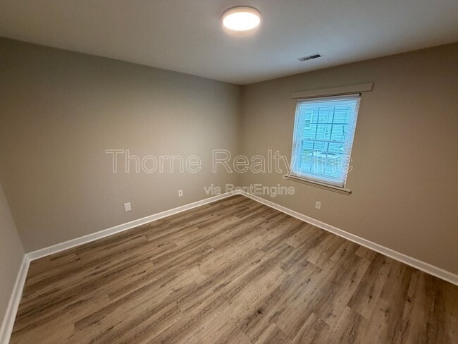 Building Photo - 1318 Maple St