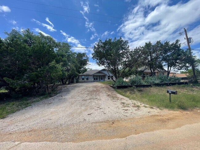 Building Photo - NEW ON MARKET
