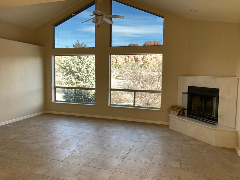 Building Photo - 60 Tilley Ln