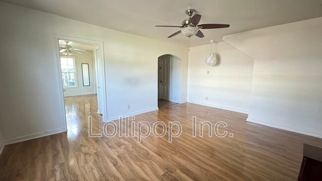 Building Photo - 3821 Woodleigh St