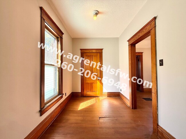 Building Photo - 3 Bedroom House