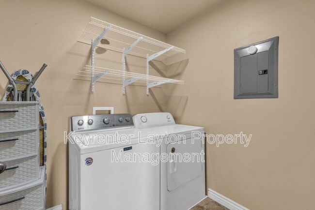 Building Photo - 905 S Main St