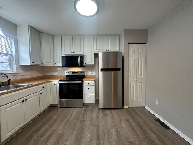 Building Photo - 420 Chapel Ridge Dr