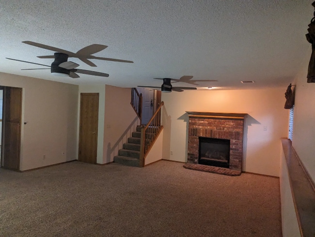 Building Photo - Secluded 3 Bedroom 2 Bathroom!