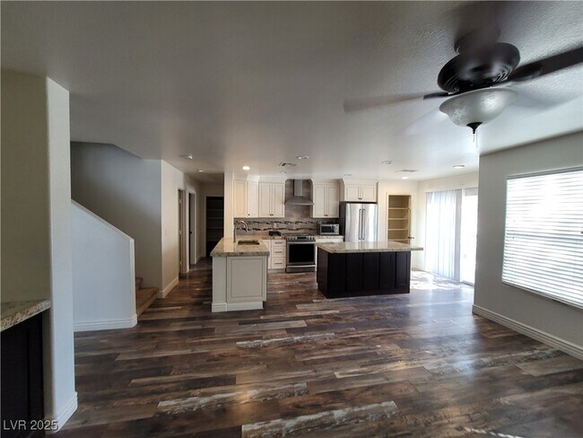 Building Photo - 10799 Flame Vine Ct