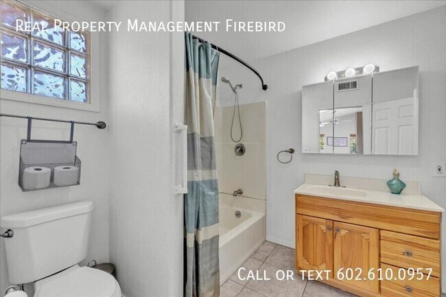 Building Photo - 548 E Palo Verde St