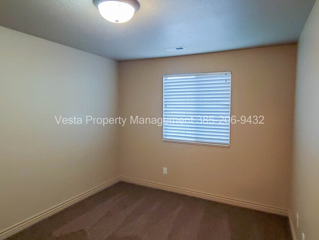Building Photo - 299 W 1940 N