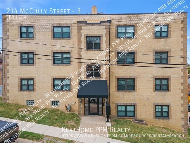 Building Photo - Updated 1 bedroom with office and in unit ...