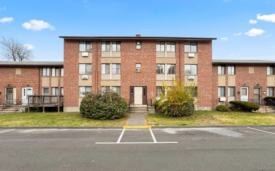 30 Henderson Drive - 30 Henderson Dr