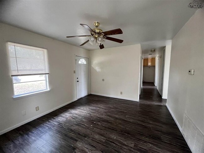 Building Photo - 1421 Tanbark Rd