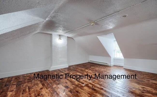 Building Photo - Stunning Historic 4bed Brick Row