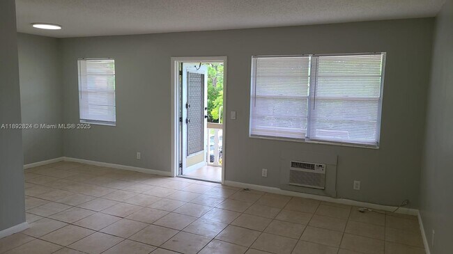 Building Photo - 287 Norwich L