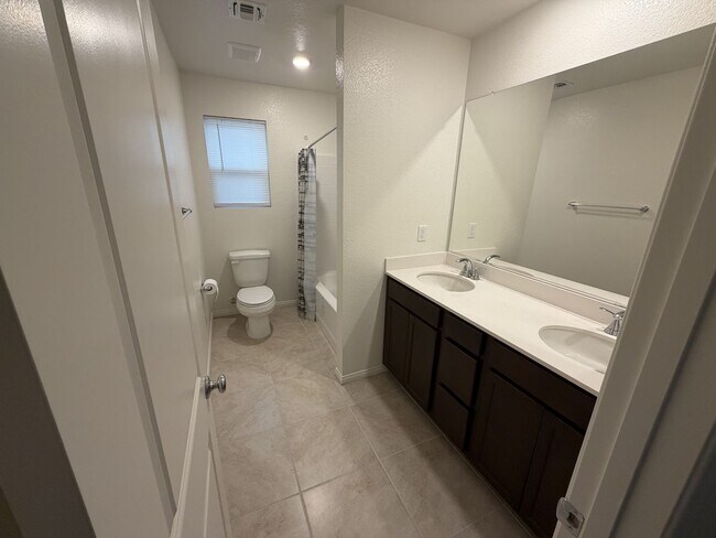 Building Photo - Stunning 4-Bedroom Home with Loft & Den – Spacious and Move-In Ready!