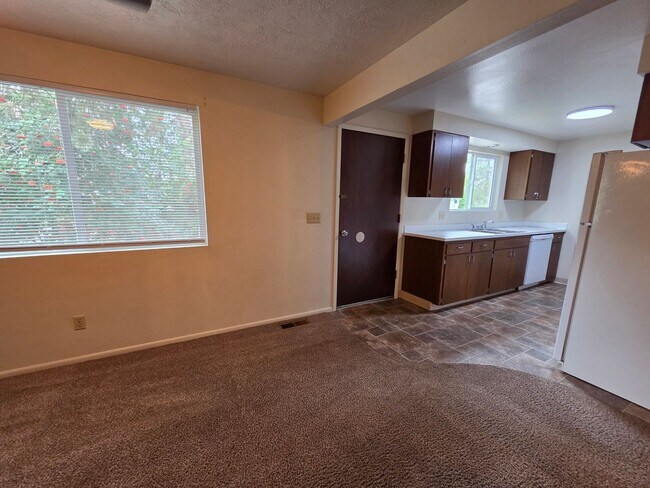 Building Photo - 2805-07 N Honeysuckle Dr