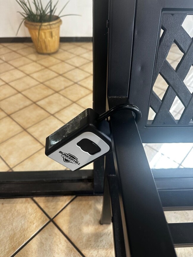 Building Photo - 4158 Inverrary Dr