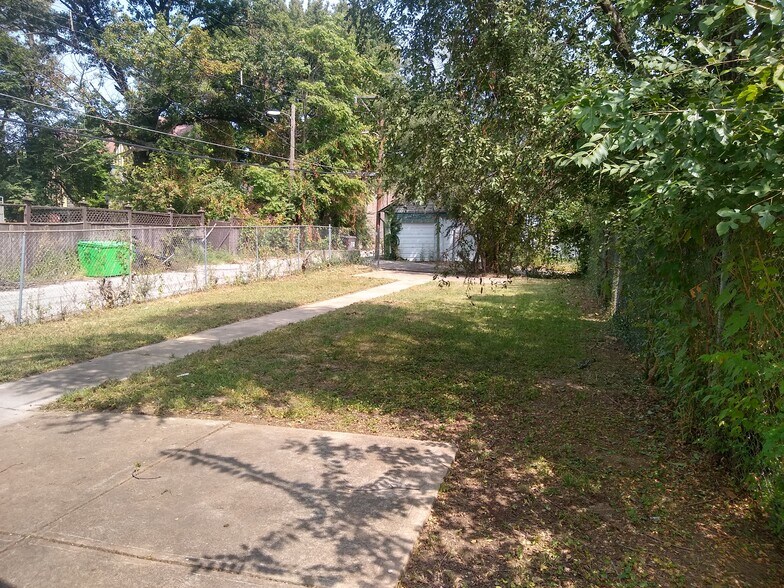 Back Yard - 5222 N 20th St