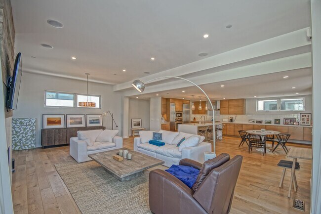 Building Photo - NEWER, LUXURIOUS & MODERN, 2920 SQ FT HOME W/ HIGH END DETAILS, AMAZING DECK/BALCONY SPACE, 2-CAR...