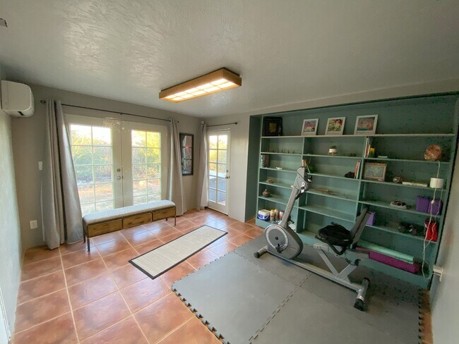 Building Photo - Charming 3-Bedroom Home for Rent in Lander...