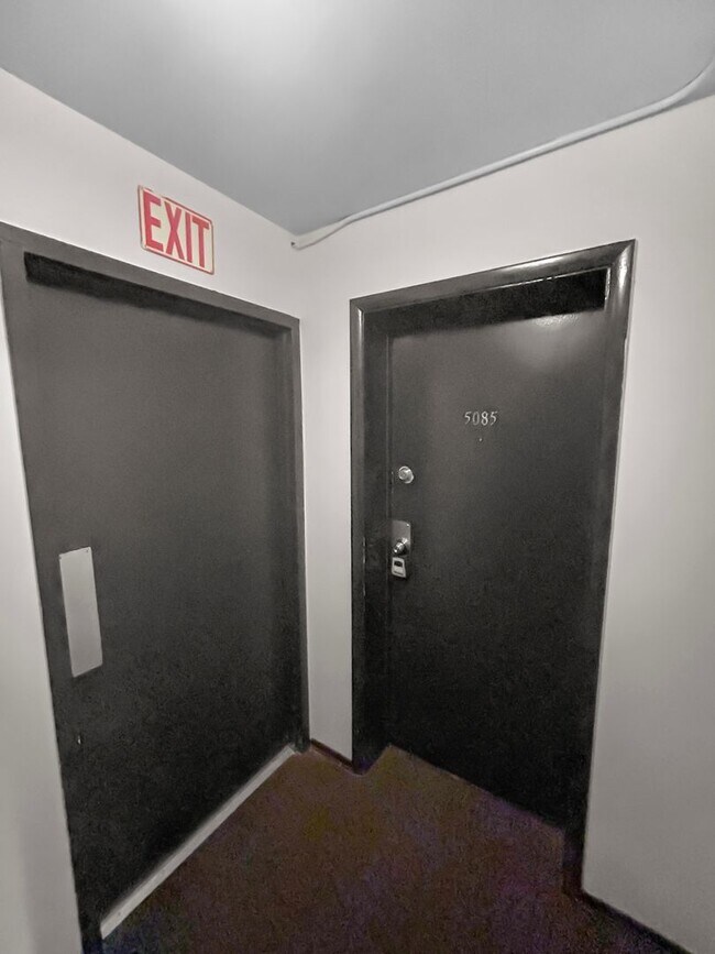 Building Photo - One Bedroom Condo in Moon Township!!