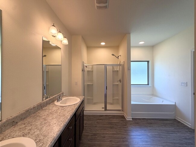 Building Photo - 316 Merlin Ct