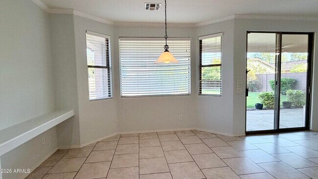 Building Photo - 1289 E Iris Dr