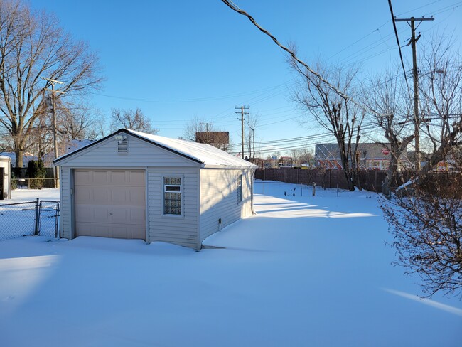 Building Photo - 3711 Hunter Ave