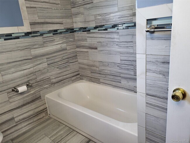 Building Photo - 20 Scott Dr