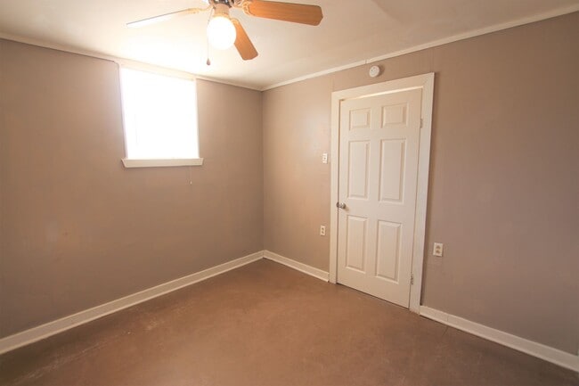 Building Photo - Coming Soon: 2 Bedroom, 1 Bath (Plus Bonus...