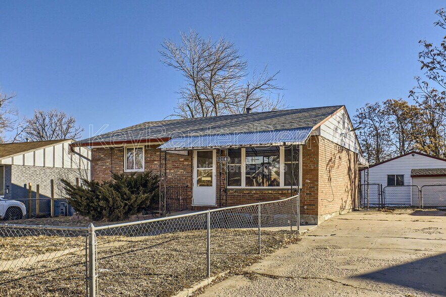 Building Photo - 6630 Magnolia St