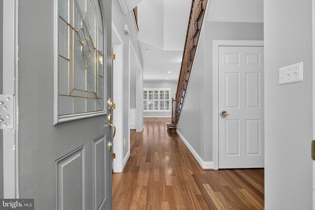 Building Photo - 16 Oak Leaf Ln