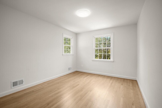 Building Photo - 7109 Radnor Rd