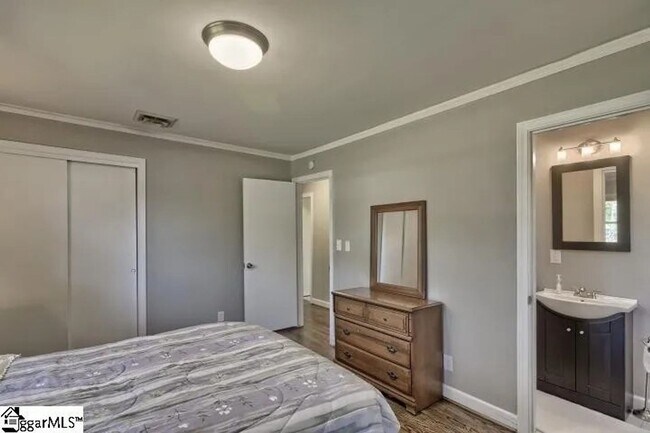 Building Photo - 414 Mapleton Dr