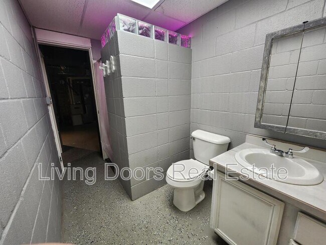 Building Photo - 1811 S 23rd St