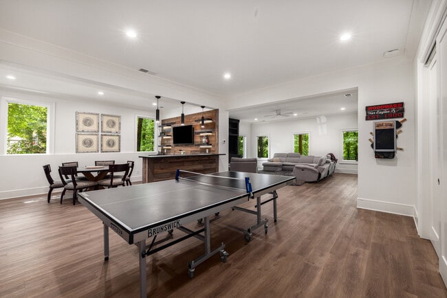 Building Photo - 306 Pinecrest Rd NE