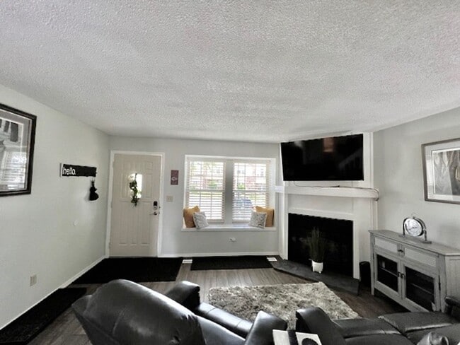Building Photo - FURNISHED Two Bedroom Two Bath Condo on th...