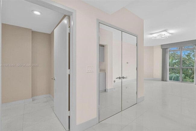 Building Photo - 17301 Biscayne Blvd