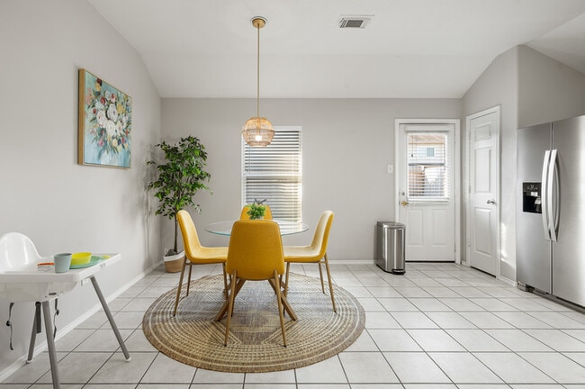 Building Photo - 22211 Bellow Glen Dr