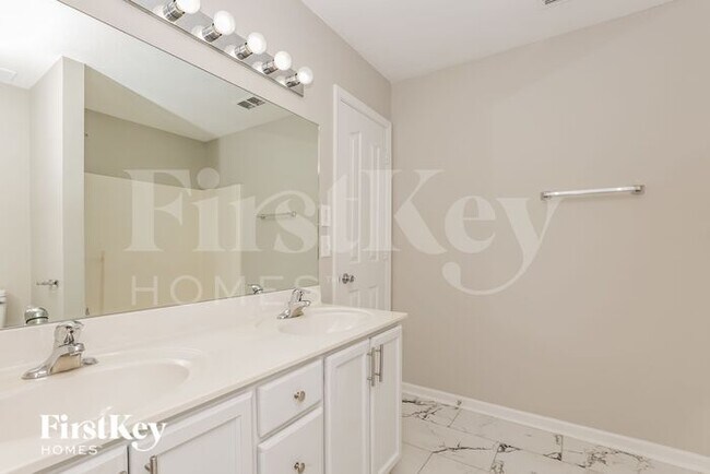 Building Photo - 869 Maricopa Dr