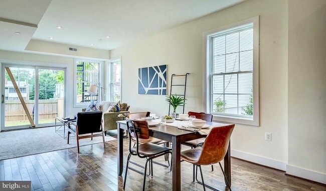 Building Photo - 1209 Oates St NE