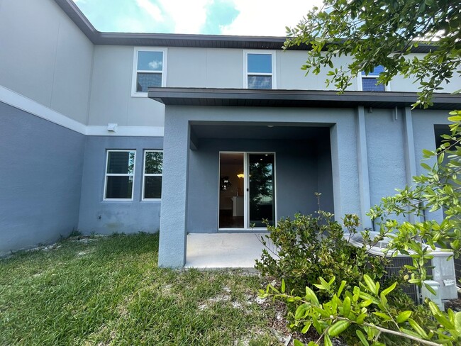 Building Photo - 3 Bedroom, 2.5 Bath Townhome in Enclave at...