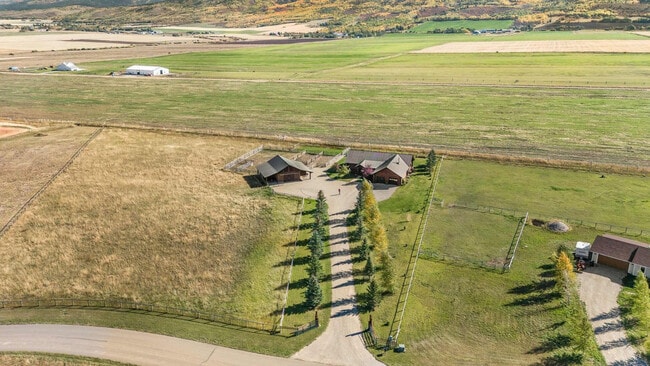 Building Photo - 1330 Larsen Ln